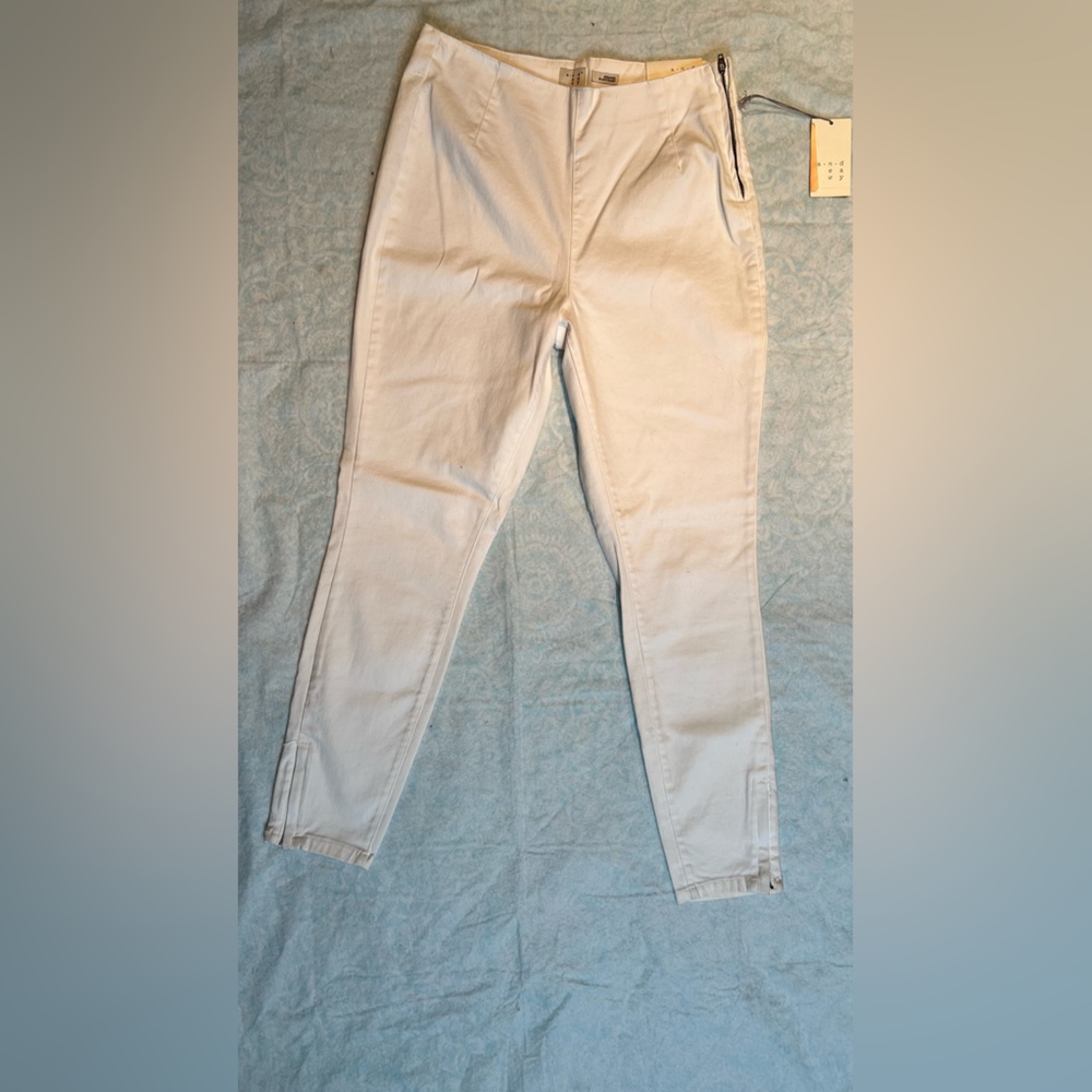 NWT skinny white slip on pant size 8